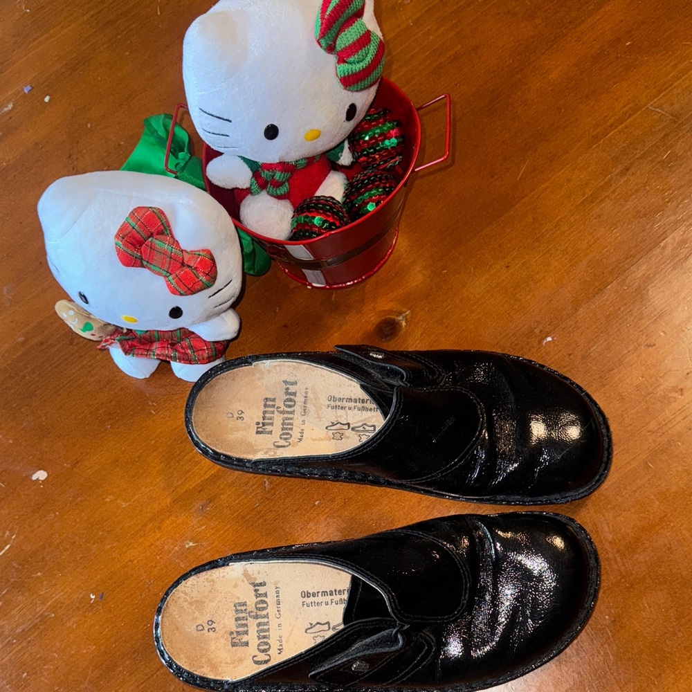 Finn Comfort Shiny Black Leather Shoes